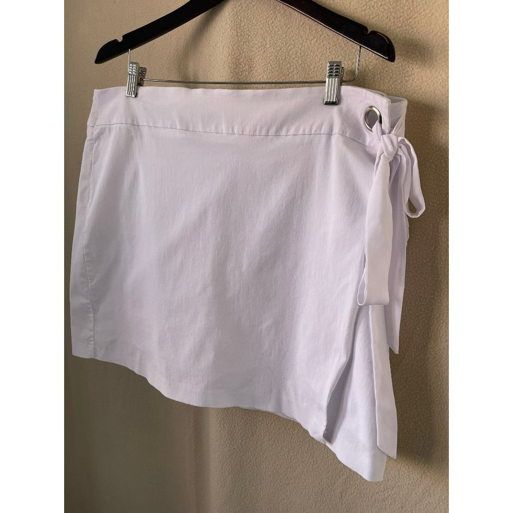 Zac & Rachel White Side Tie Wrap Around Skirt with Undershorts - 22W - Picture 3 of 12
